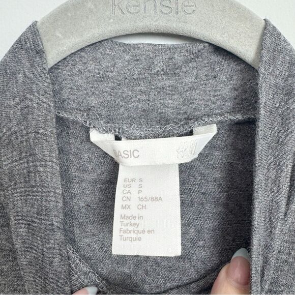 H&M BASIC | Gray Sleeveless Turtleneck Tank Top Women’s Size Small - Picture 5 of 6